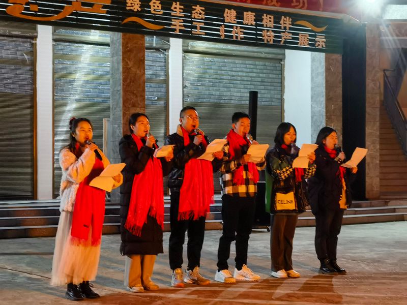 篝火晚会主持现场 (1).jpg